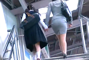 【一部始終】卒業式帰りの中×生と母親を駅から尾行してレイプ！